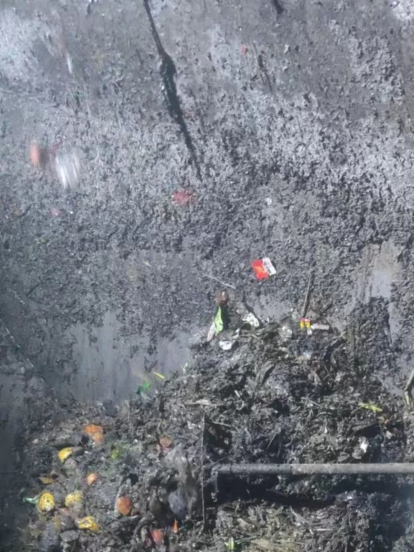 东西湖污水池清理
